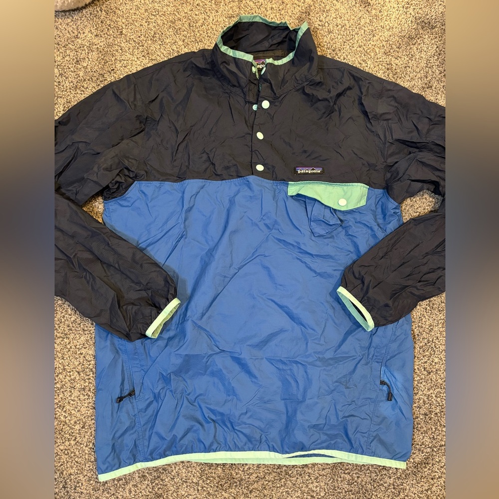 Patagonia Black and Blue Men's Shirt